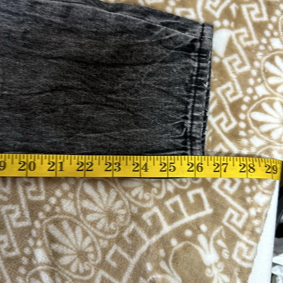 NO BOUNDAIRES HIGH RISE MOM JEANS " FUN DECALS" SIZE 11 - Picture 8 of 9